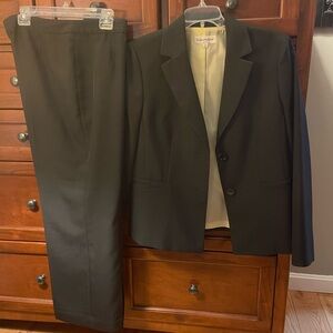 Evan Picone Black Two-Piece Women's Suit Jacket & Pants